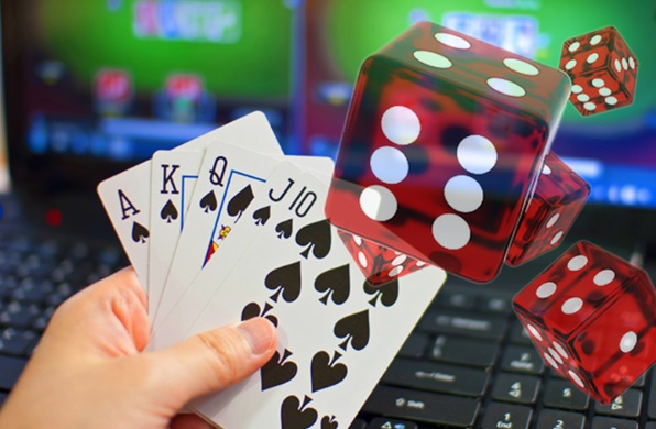 The perks of choosing to play casino games online