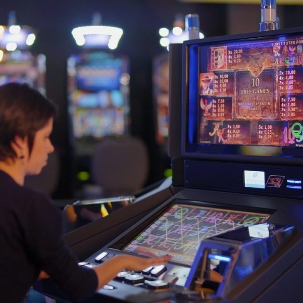 Which online slot features attract most first-time players?